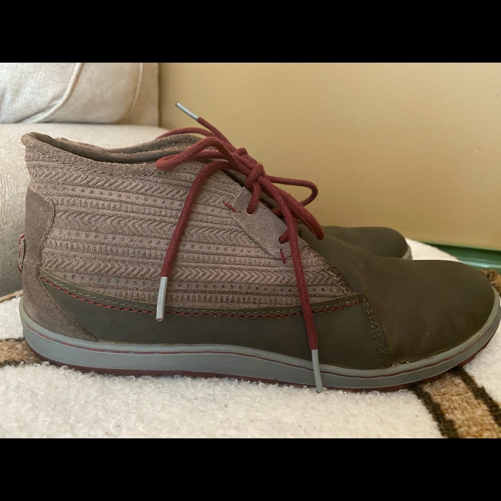 Womens sz 8.5 Merrell shoes in like new condition